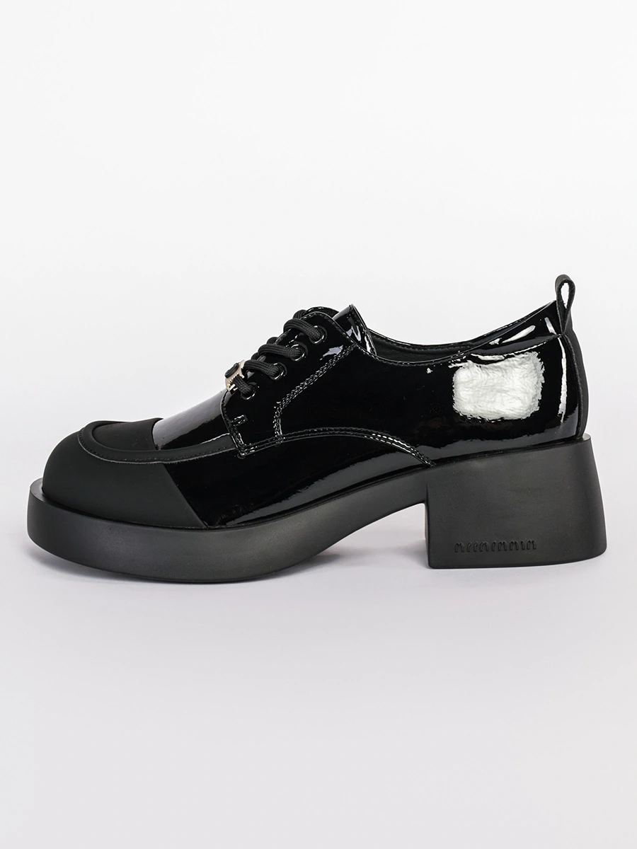 Туфли лакированные черного цвета с отрезным носком